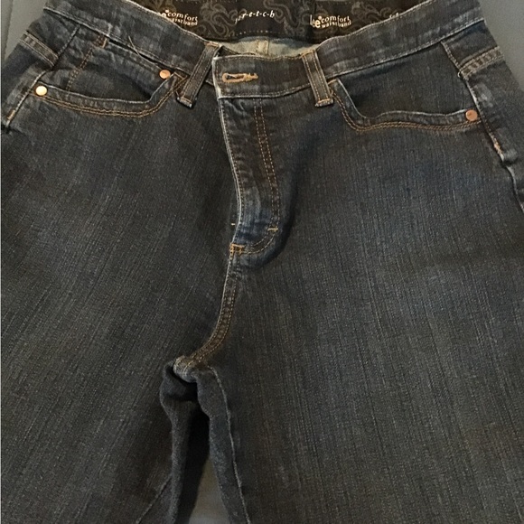 Size 12 jeans. Cut off into Capri. Used excellent condition. Cut the length. - Picture 4 of 4
